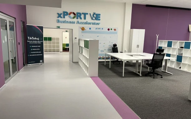 Pokládka PVC a koberců na VŠE